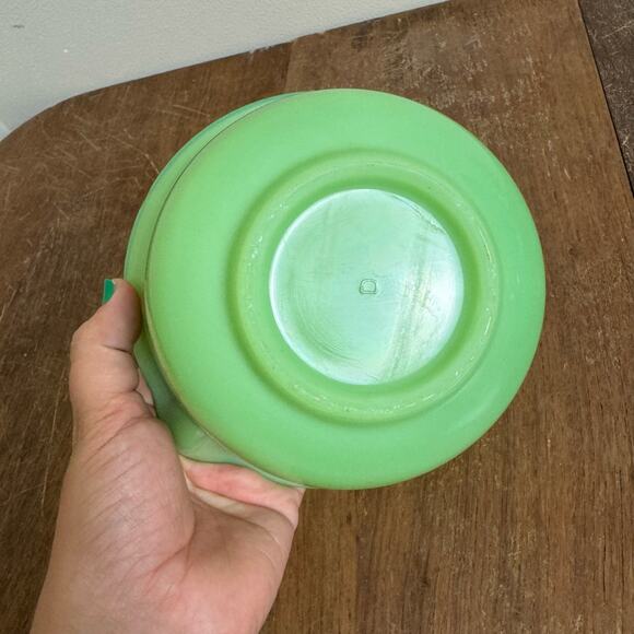 VTG 1940s McKee Green Vaseline Uranium Jadeite Milk Glass 6 inch Mixing Bowl - Picture 4 of 9